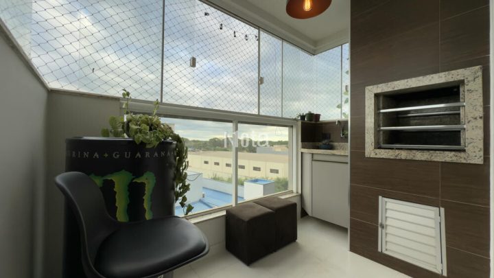 APARTAMENTO - ZONA DE ARMAZÉM