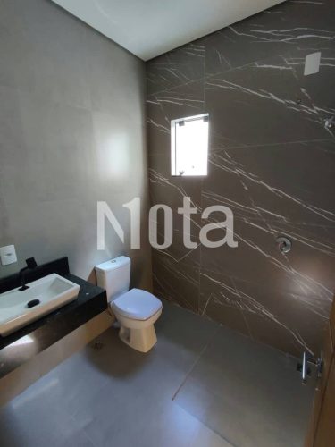 CASA - CONDOMÍNIO FECHADO 