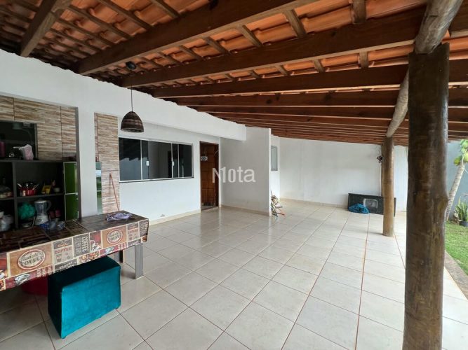 CASA - RESIDENCIAL DAS ARAUCÁRIAS 