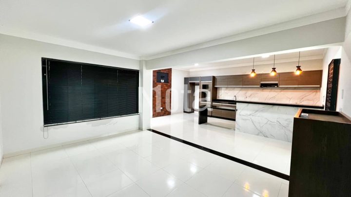 CASA DE ALTO PADRÃO - RESID. VENEZA 
