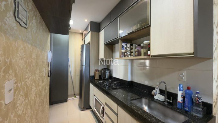APARTAMENTO - ZONA DE ARMAZÉM