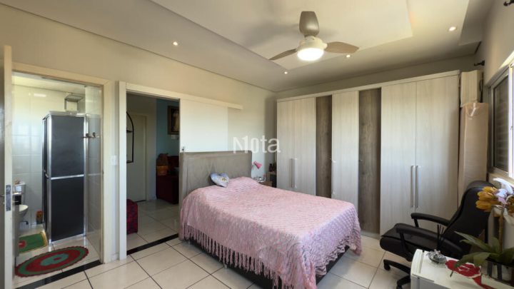 APARTAMENTO - ZONA DE ARMAZÉM