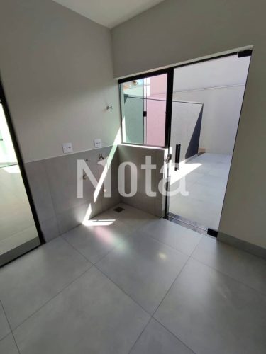 CASA - CONDOMÍNIO FECHADO 