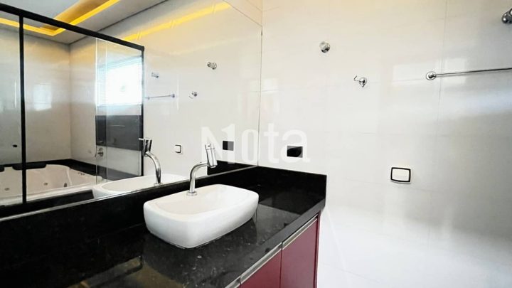 CASA DE ALTO PADRÃO - RESID. VENEZA 