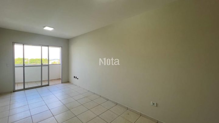 APARTAMENTO - ZONA DE ARMAZEM 