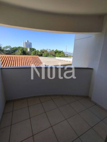 APARTAMENTO - ZONA DE ARMAZEM 