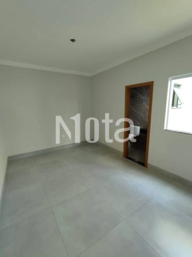 CASA - CONDOMÍNIO FECHADO 