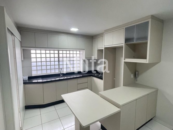APARTAMENTO - ZONA 2