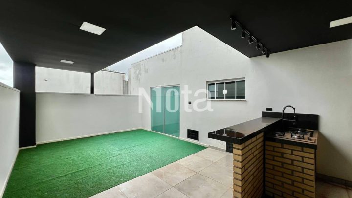 CASA DE ALTO PADRÃO - RESID. VENEZA 