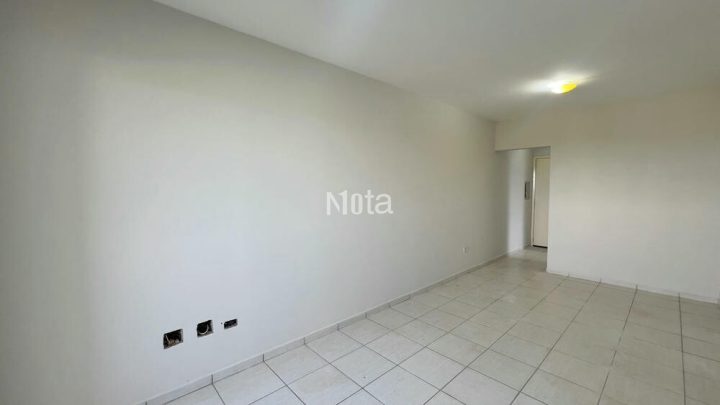 APARTAMENTO - ZONA DE ARMAZEM 