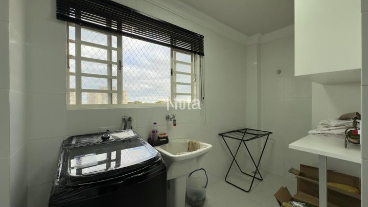 APARTAMENTO - ZONA DE ARMAZÉM
