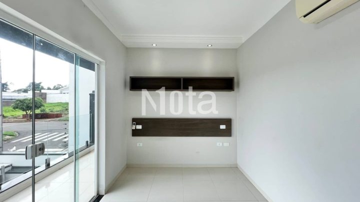 CASA DE ALTO PADRÃO - RESID. VENEZA 